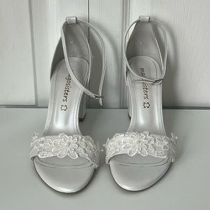 👰‍♀️Bridal Sandals - White Leather with Pearls and Lace, handmade in Eur…